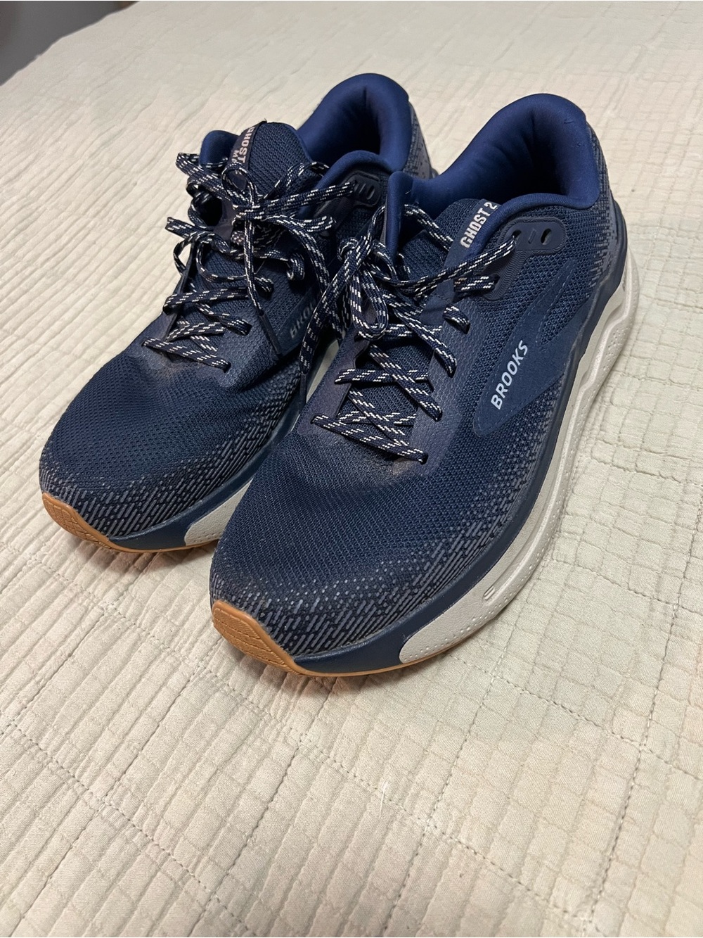 Brooks Navy Blue Men’s Athletic Running Shoes with Gum Toe